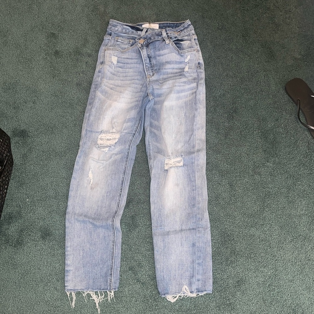 Light-wash asymmetrical waistline jeans